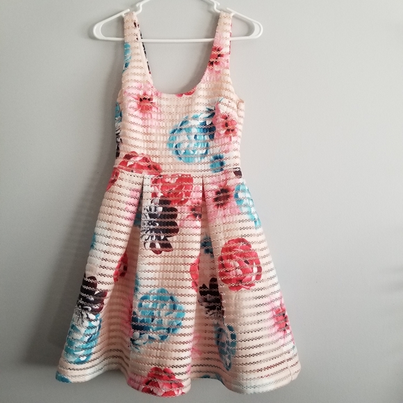 Guess Dresses & Skirts - GUESS Los Angeles Floral Womens  Eyelet Fabric Tank Fit & Flare Dress Sz…